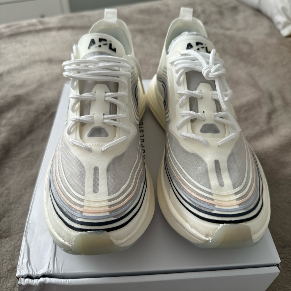 APL brand new women’s streamline running sneaker size 7.5